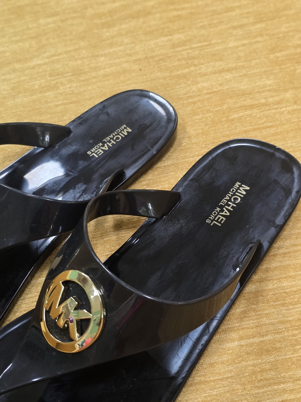 Michael Kors Black Jelly Logo Thong Sandals Size 10 Women's Like NEW - Picture 4 of 8